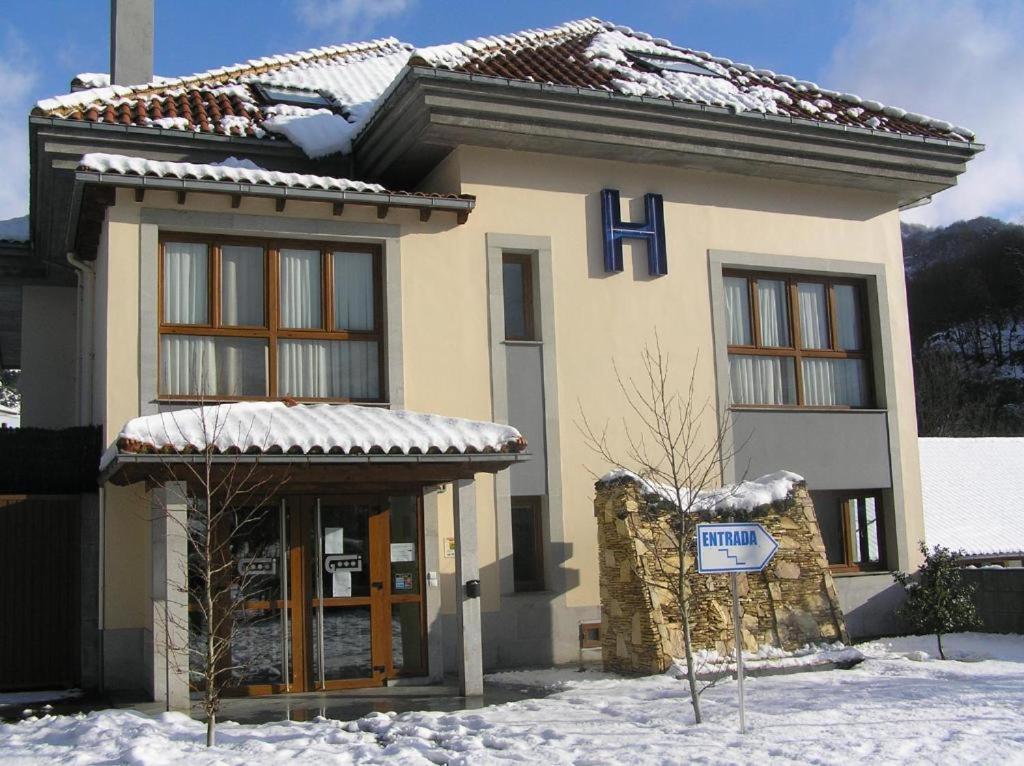Hotel Santa Cristina Pola de Lena Exterior photo