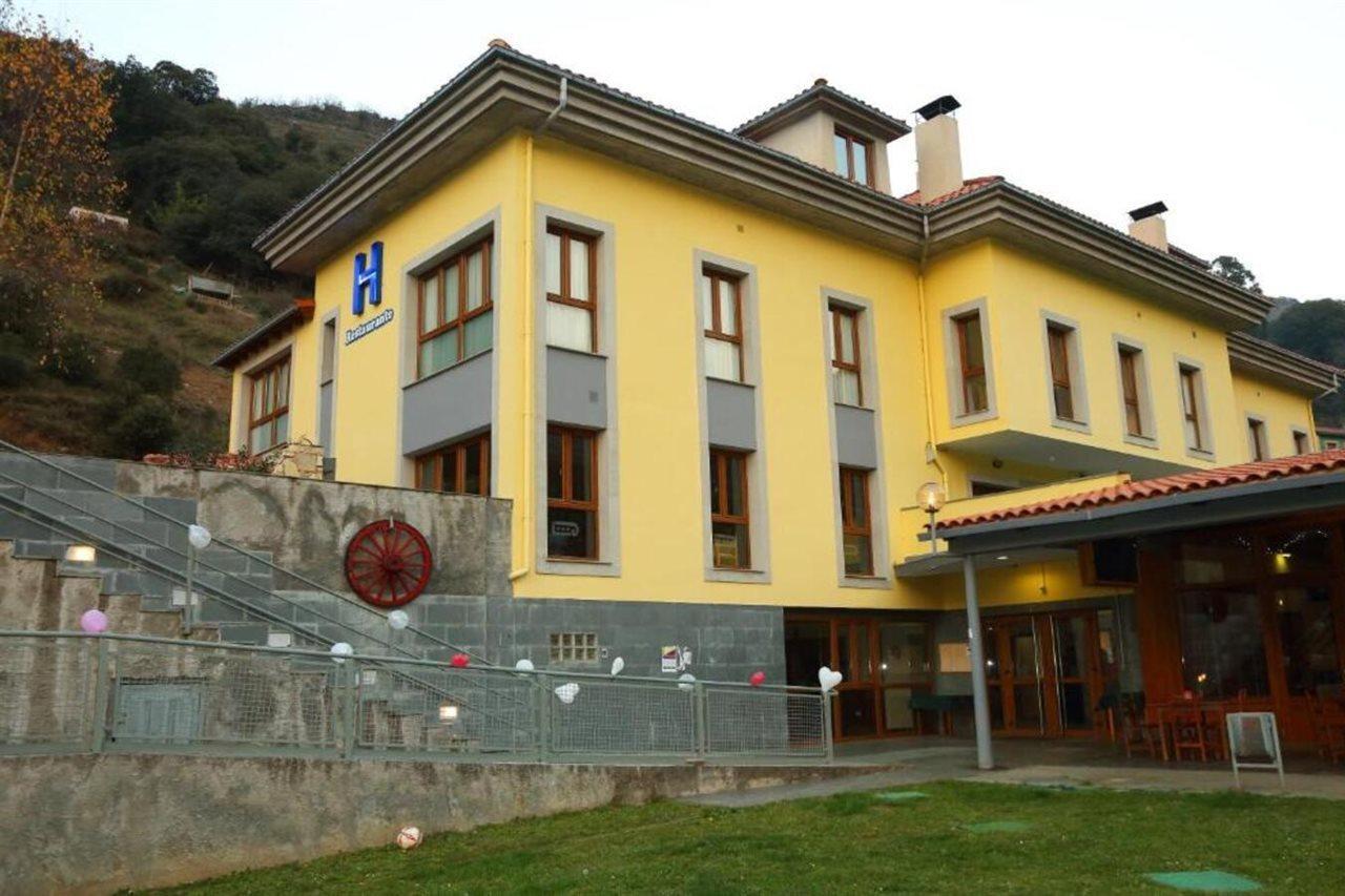 Hotel Santa Cristina Pola de Lena Exterior photo